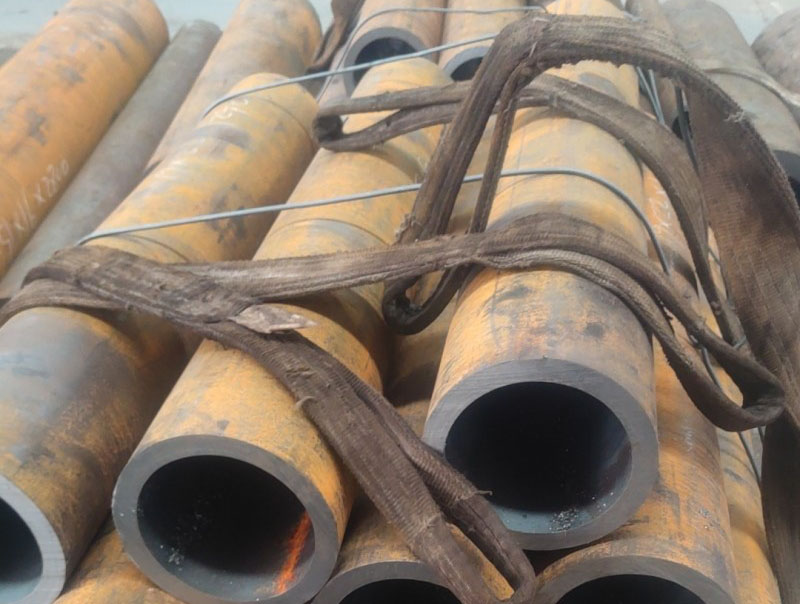 正镶白15CrMoG无缝钢管切割